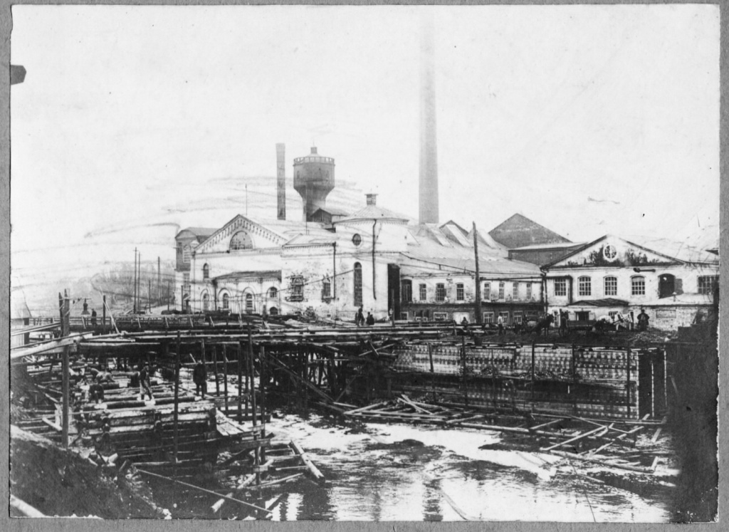 Троицкая бумажная фабрика, 1904 год. Фото из фонда Краеведческого музея Дзержинского МО. Троицкая бумажная фабрика, 1904 год. Фото из фонда Краеведческого музея Дзержинского МО.